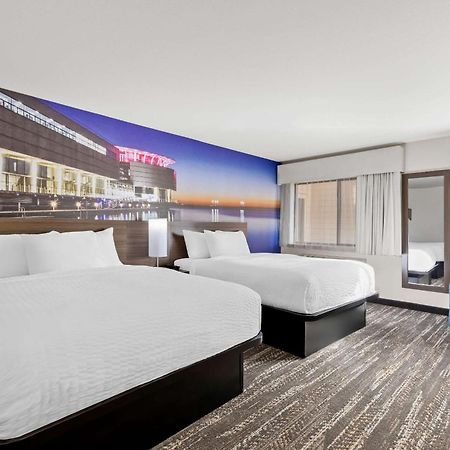 Hotel Clarion Pointe Milwaukee Esterno foto