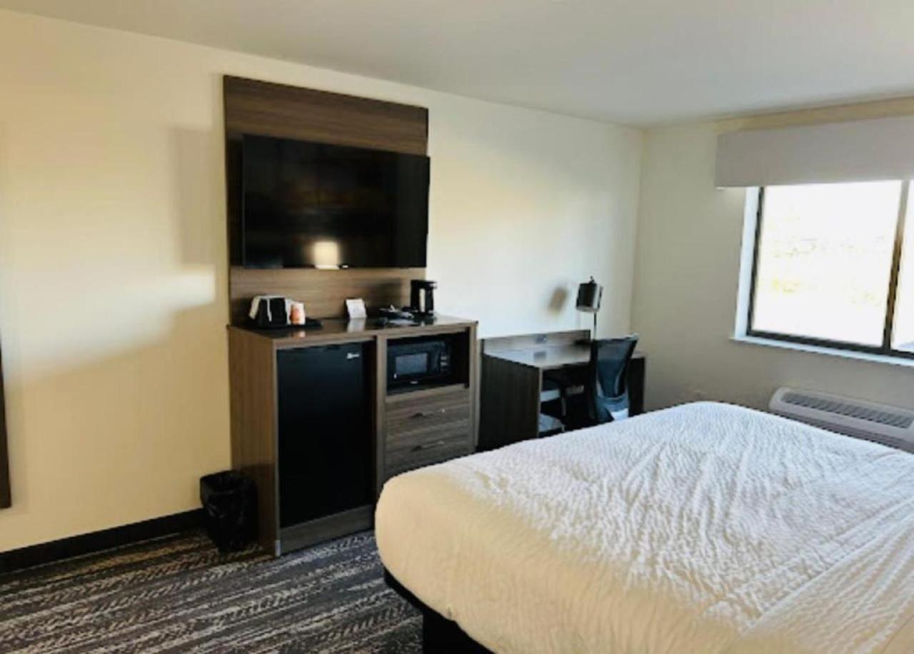 Hotel Clarion Pointe Milwaukee Esterno foto