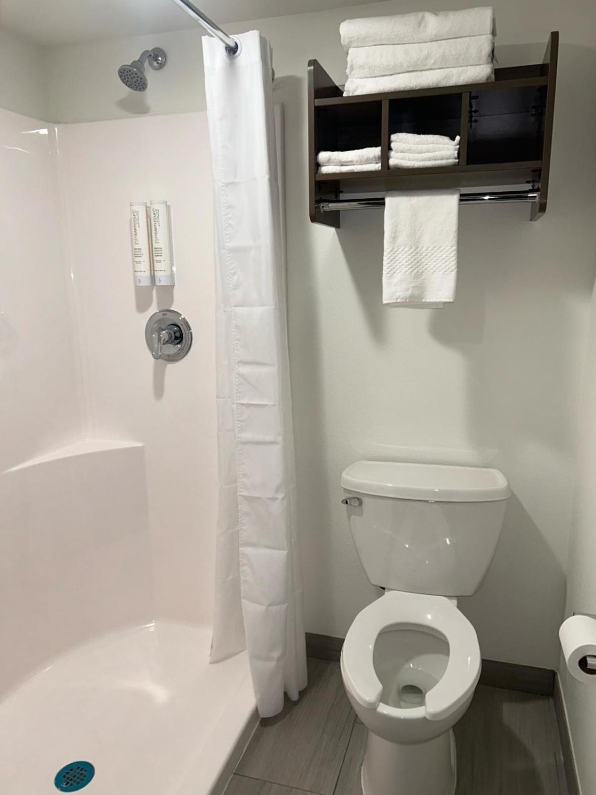 Hotel Clarion Pointe Milwaukee Esterno foto
