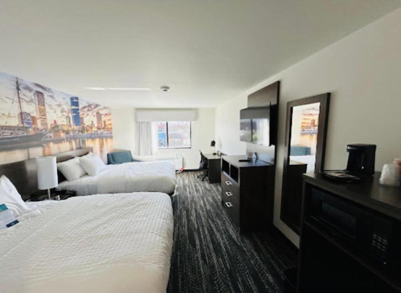 Hotel Clarion Pointe Milwaukee Esterno foto
