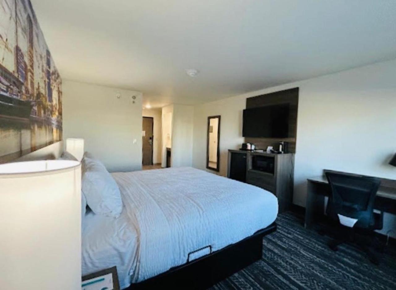 Hotel Clarion Pointe Milwaukee Esterno foto