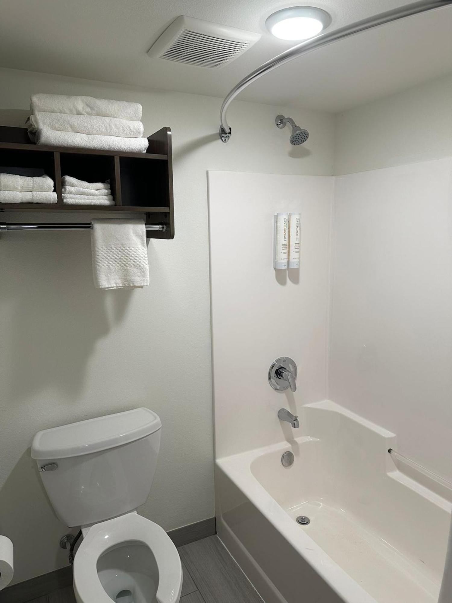 Hotel Clarion Pointe Milwaukee Esterno foto