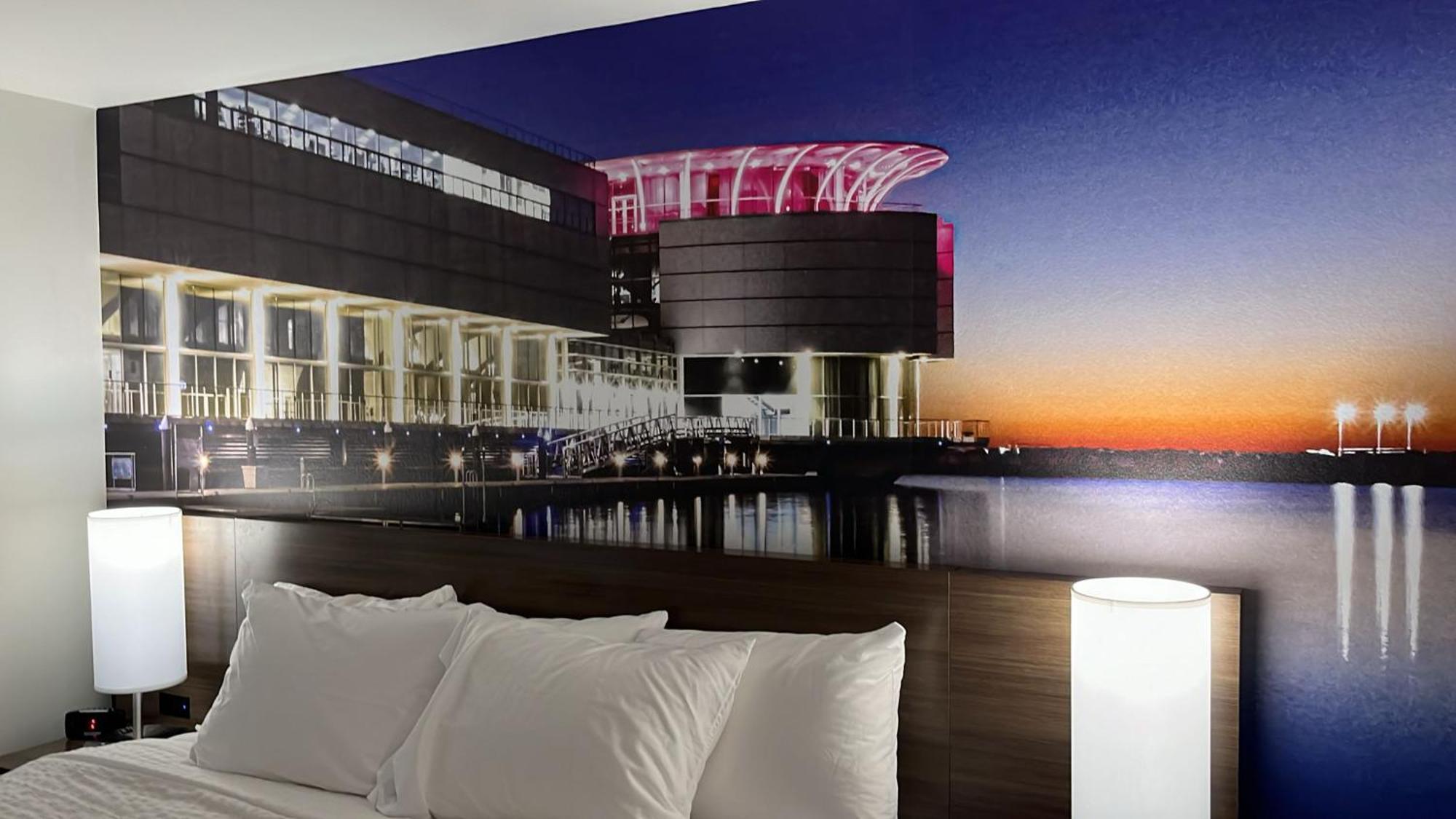 Hotel Clarion Pointe Milwaukee Esterno foto