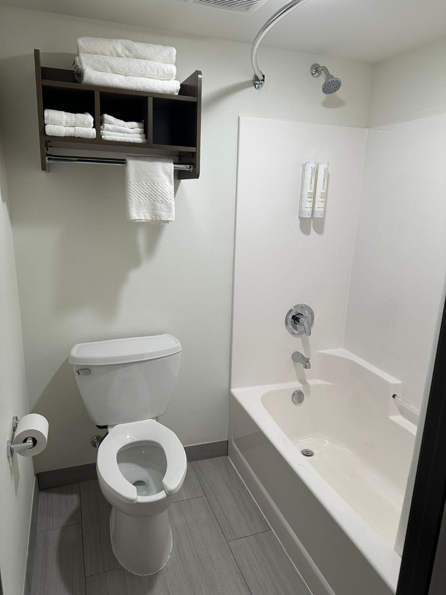 Hotel Clarion Pointe Milwaukee Esterno foto