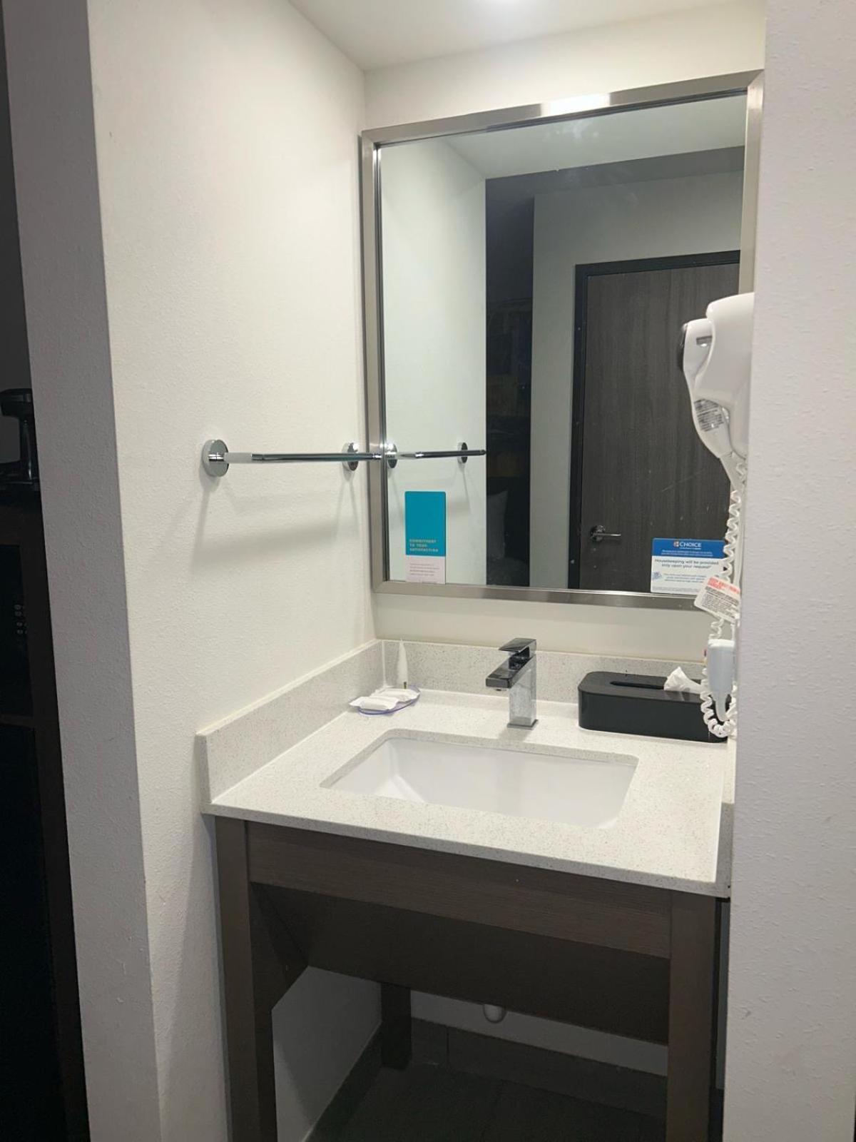 Hotel Clarion Pointe Milwaukee Esterno foto
