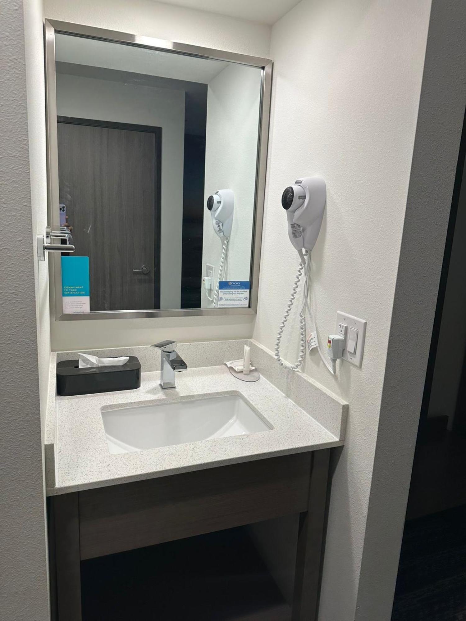 Hotel Clarion Pointe Milwaukee Esterno foto