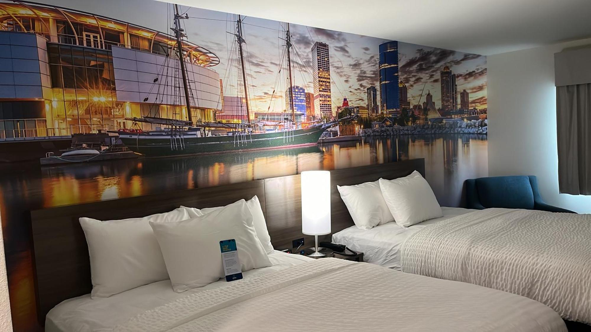 Hotel Clarion Pointe Milwaukee Esterno foto