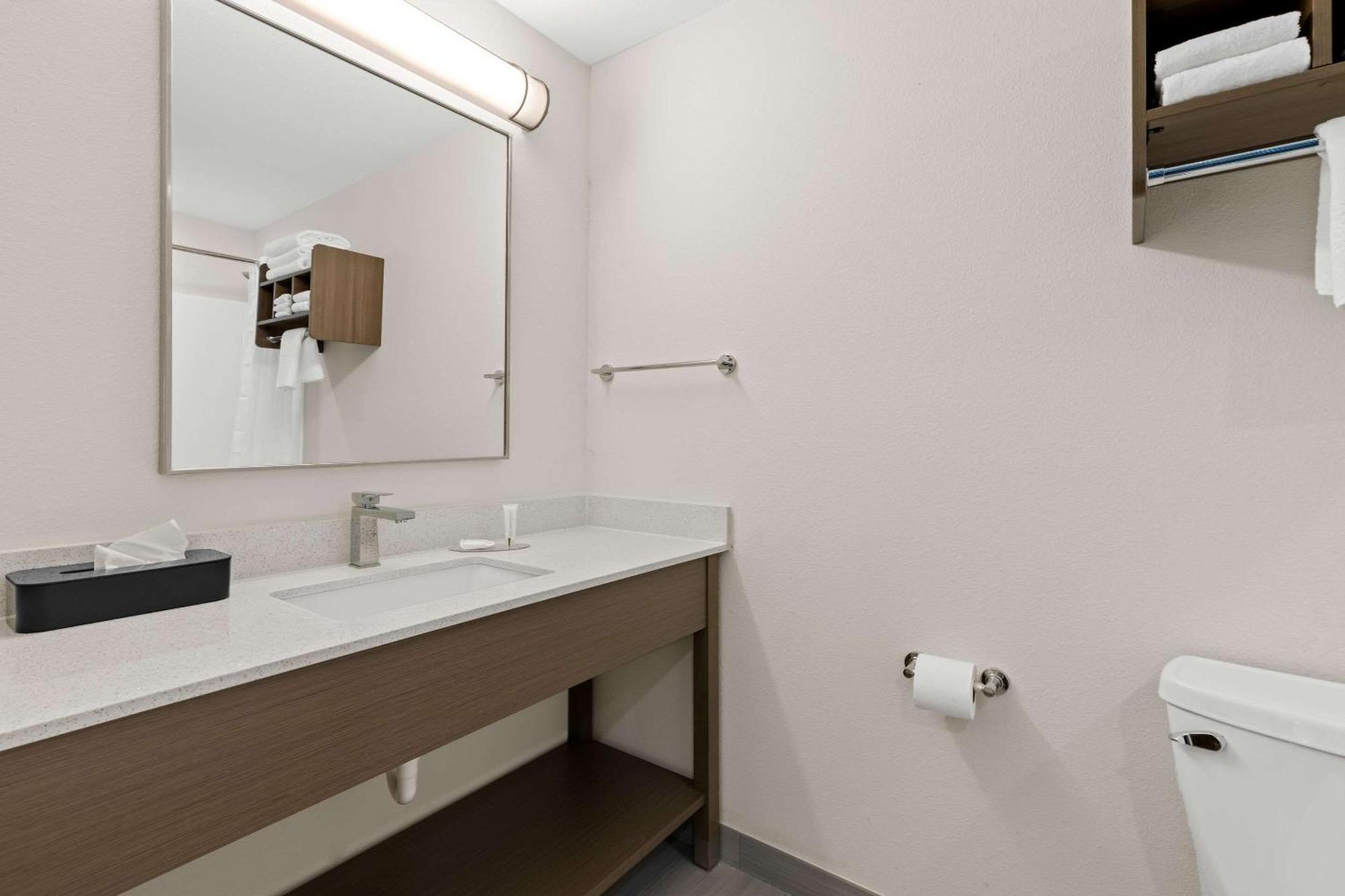 Hotel Clarion Pointe Milwaukee Esterno foto