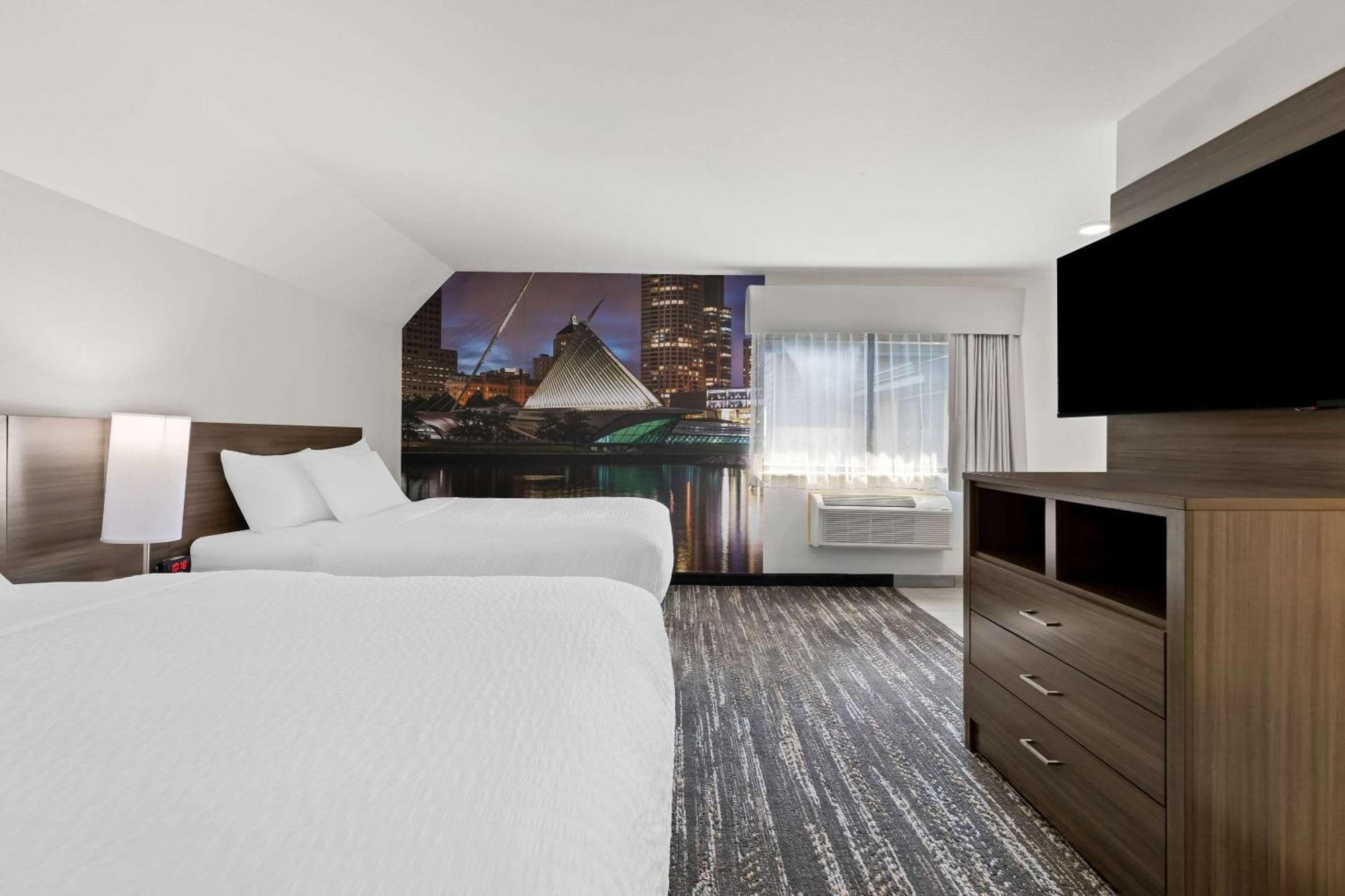 Hotel Clarion Pointe Milwaukee Esterno foto