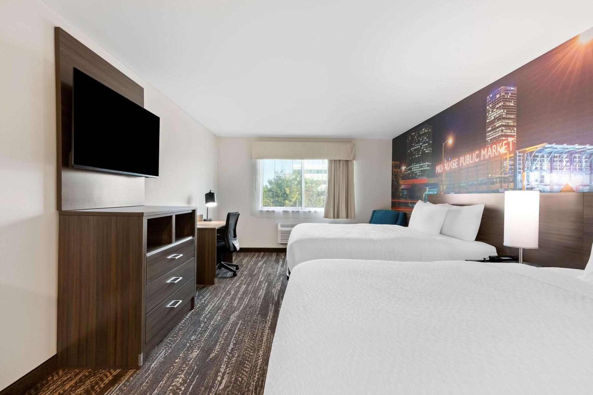 Hotel Clarion Pointe Milwaukee Esterno foto