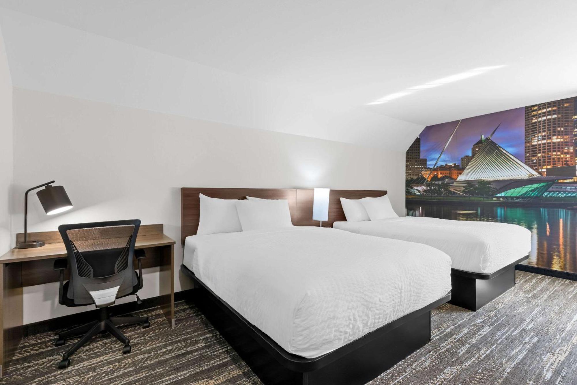 Hotel Clarion Pointe Milwaukee Esterno foto