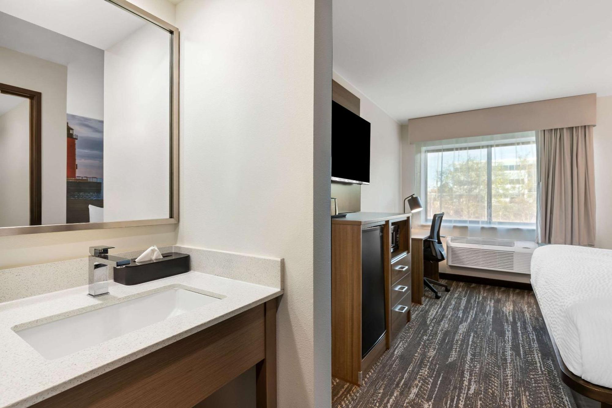 Hotel Clarion Pointe Milwaukee Esterno foto